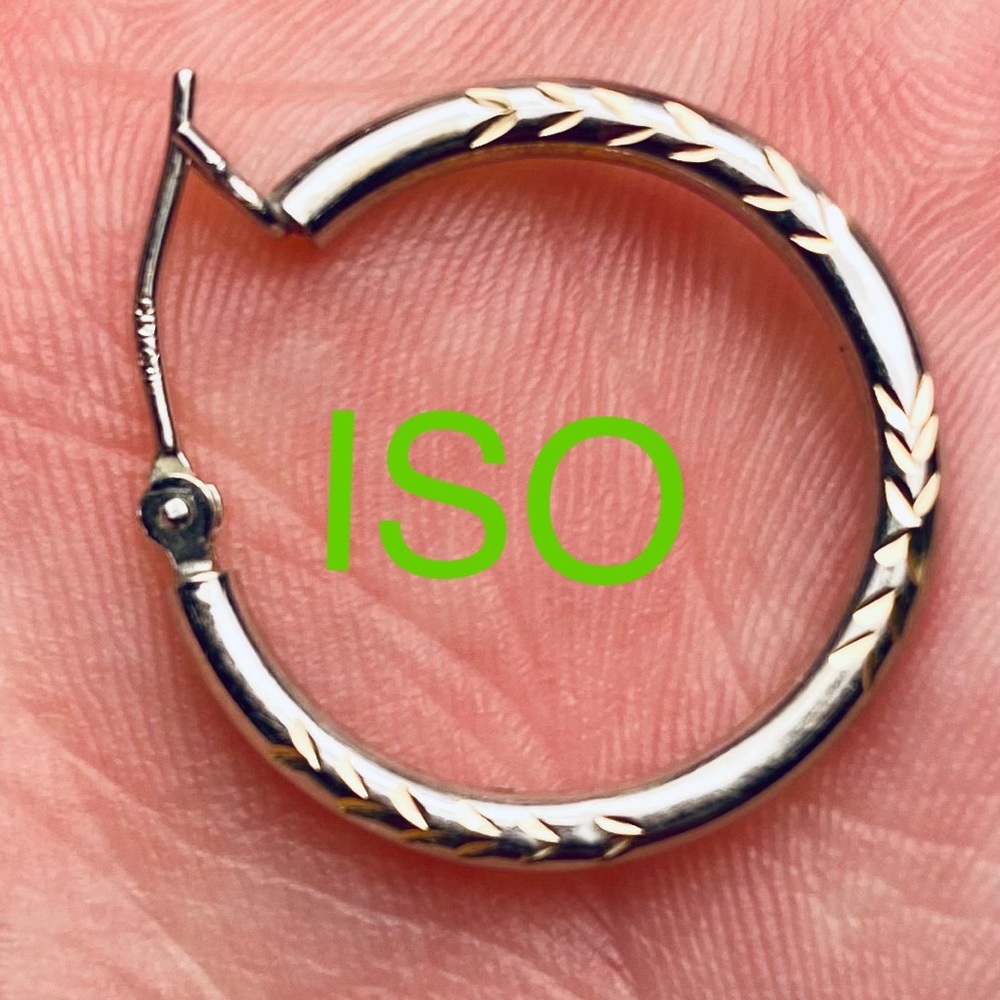 ISO white gold hoop earrings with etched gold detail